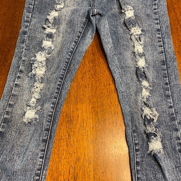 Bamboo distressed‎ stonewashed skinny jeans. 80’s style!!!! - Picture 5 of 16